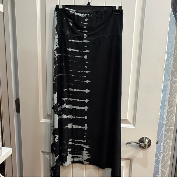 EARTHBOUND Dresses & Skirts - Earthbound Trading Co Black & White Tie-Dye Asymmetrical Skirt S